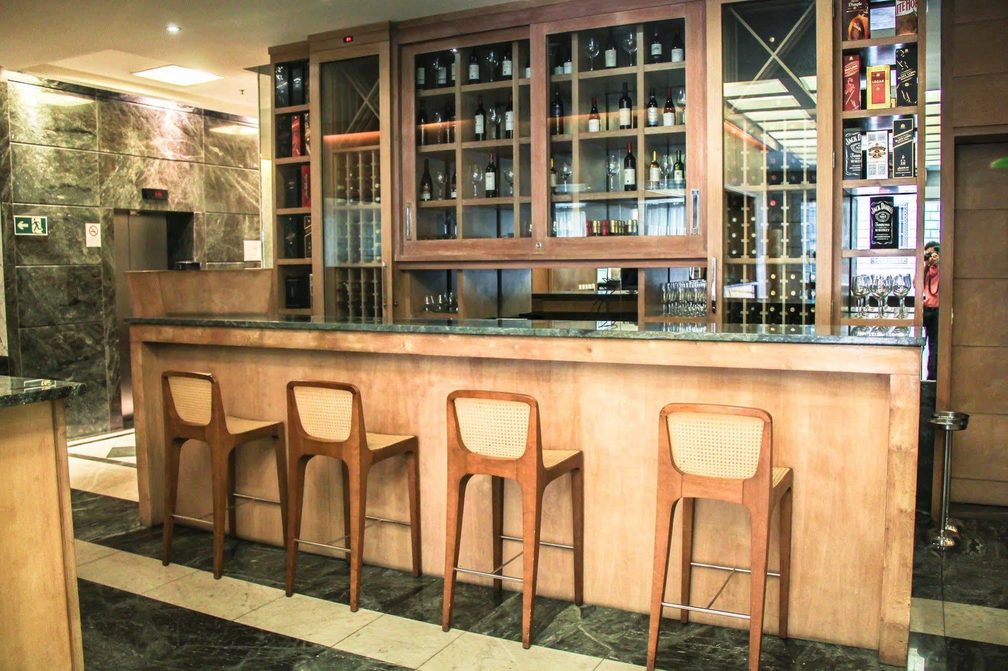 Hotel Atlantico Tower Рио-де-Жанейро Экстерьер фото The bar at the hotel